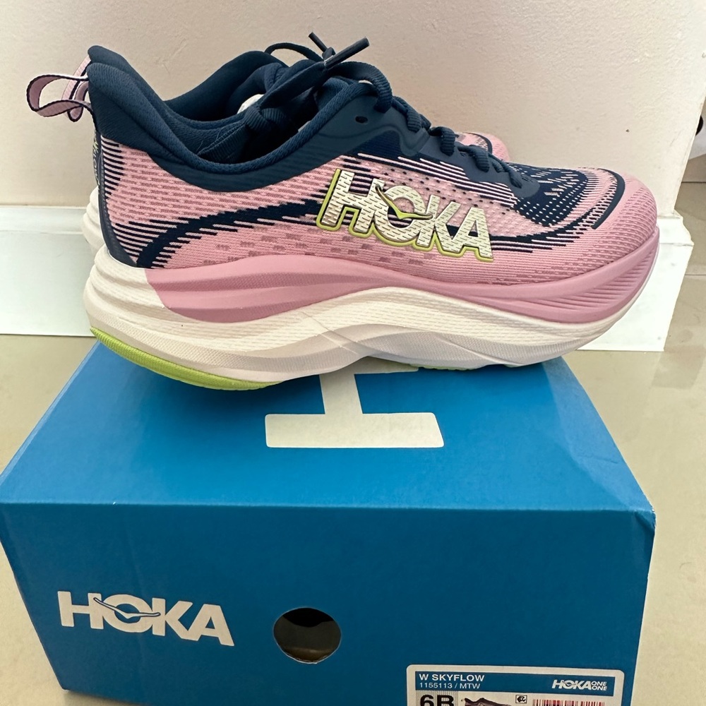 HOKA Skyflow NWT